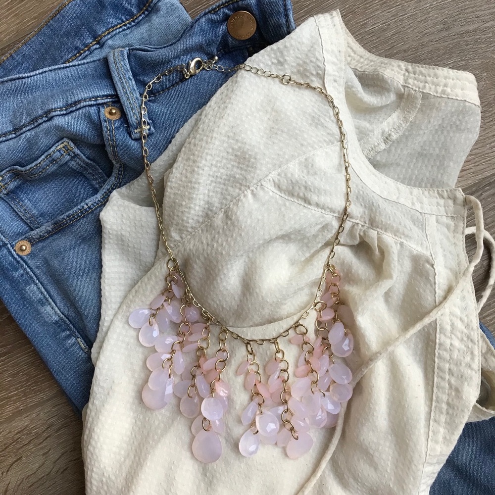 Light pink jewels statement necklace